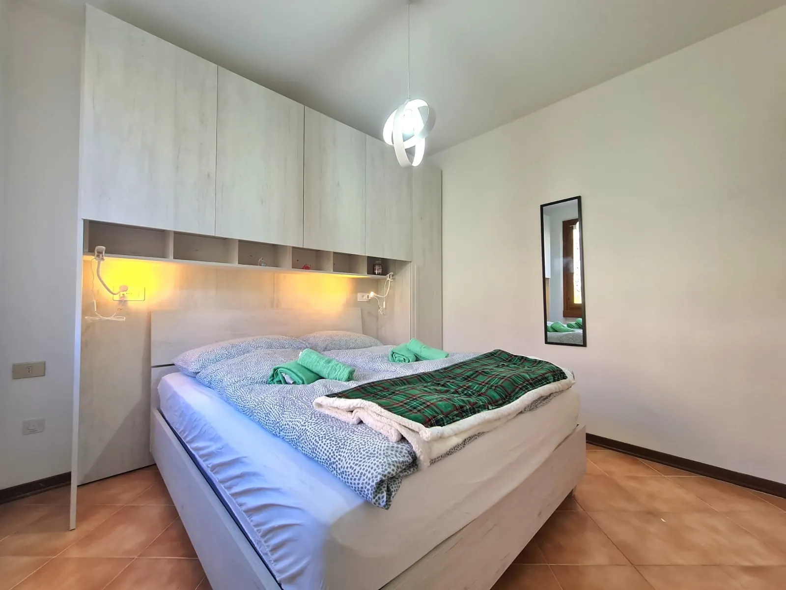 Camera da letto luminosa